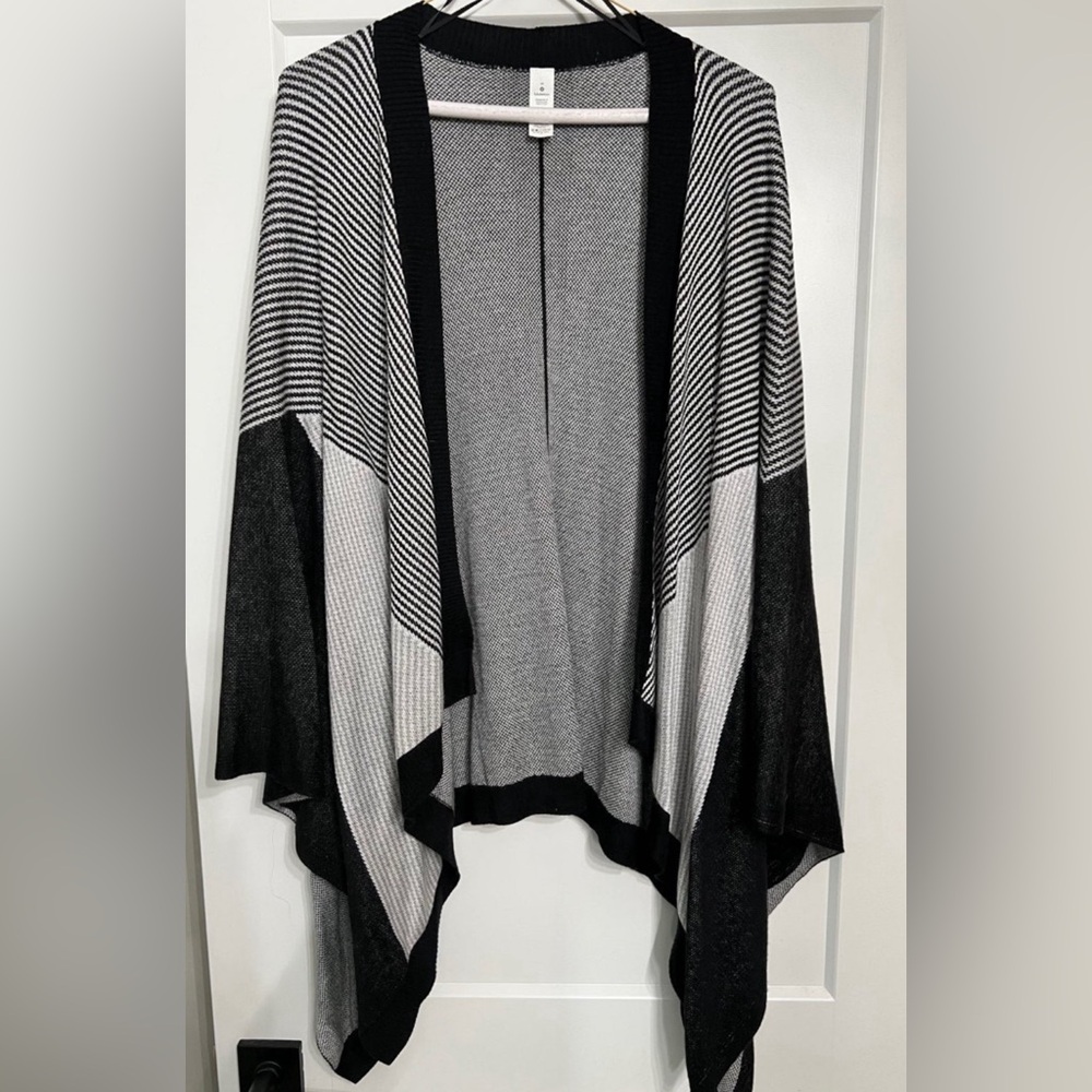 NWT Lululemon Here for Serenity OS Wrap